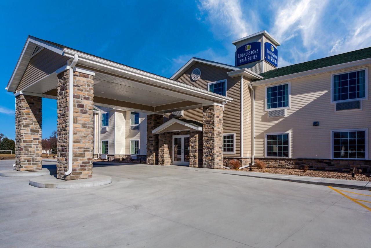Cobblestone Inn & Suites-Fremont Exterior photo